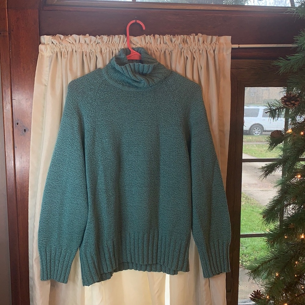 #048 White Stag Vintage sweater